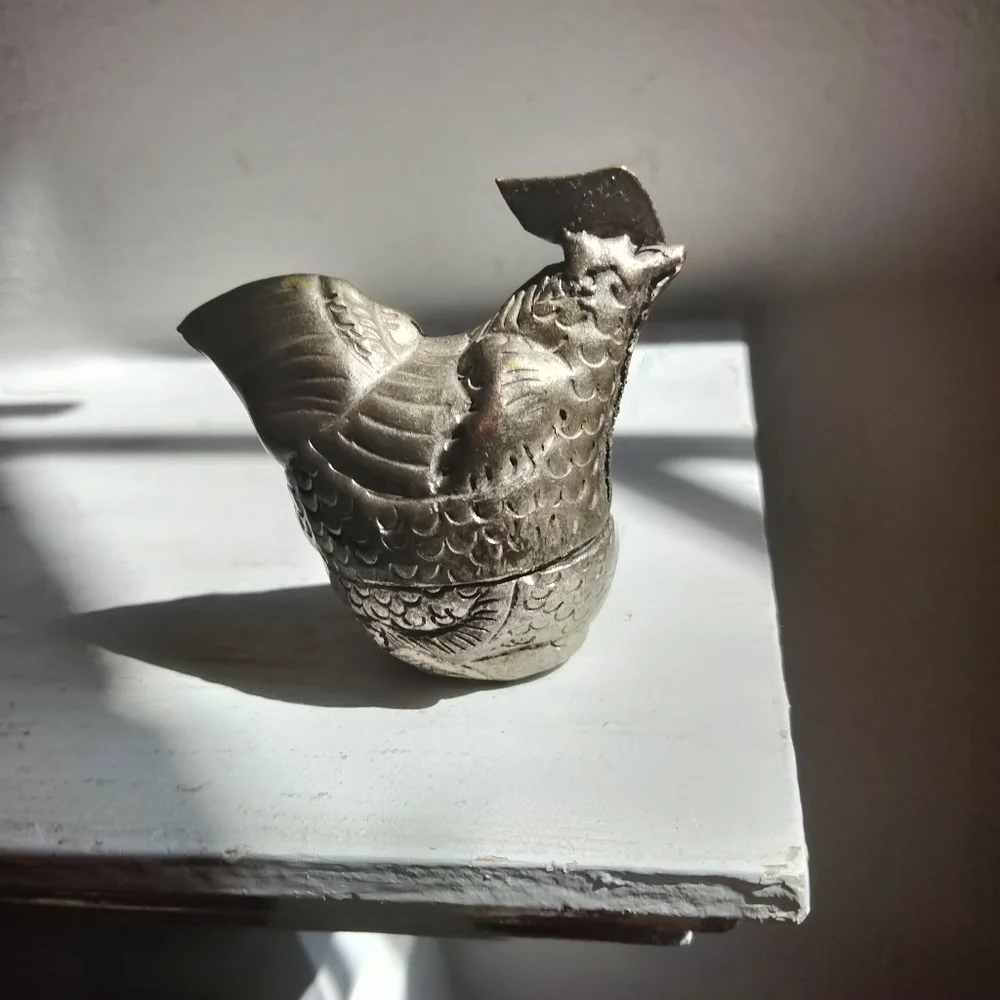 Vintage metal rooster trinket box pill box hand-made - Picture 4 of 9